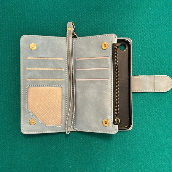 iPhone SE2020 Wallet case with wrist strap - Picture 2 of 5